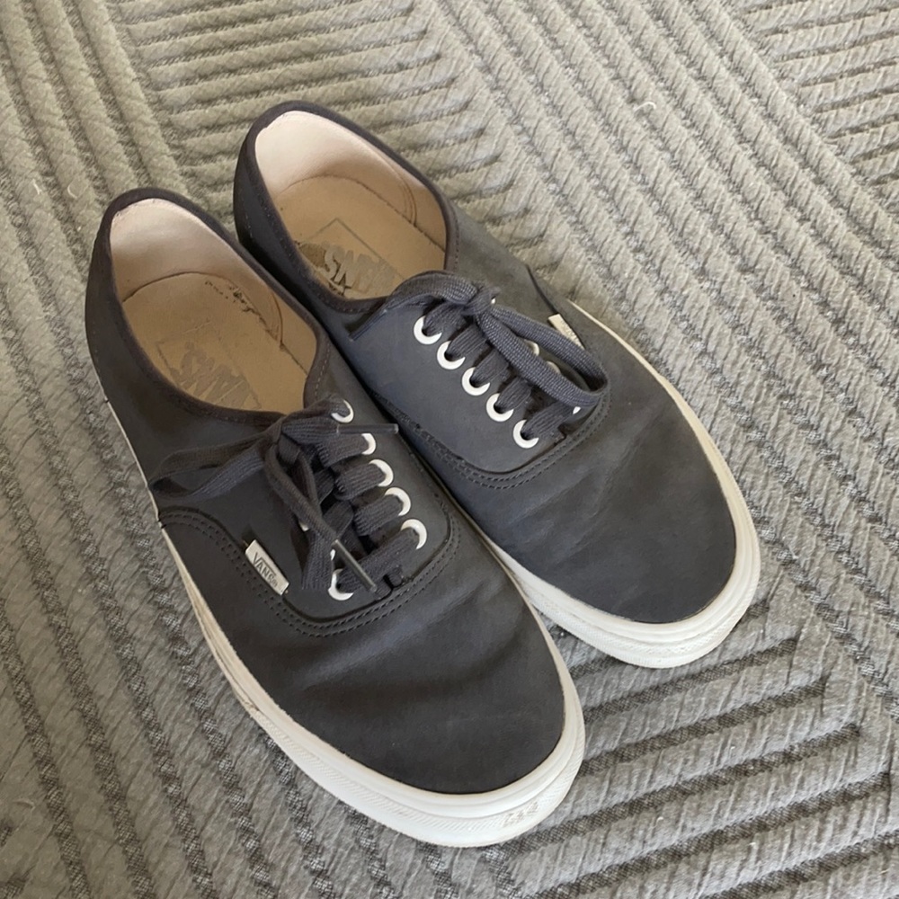 Vans women’s 9.5 shoe